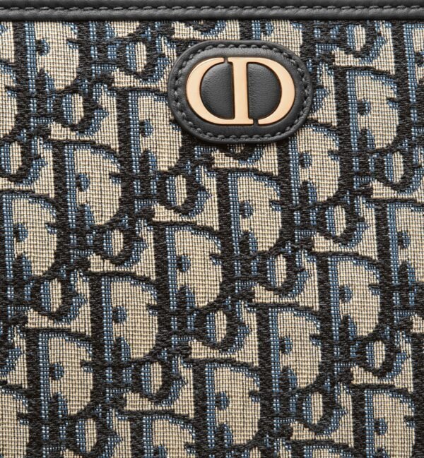 30 Montaigne Dea Pouch